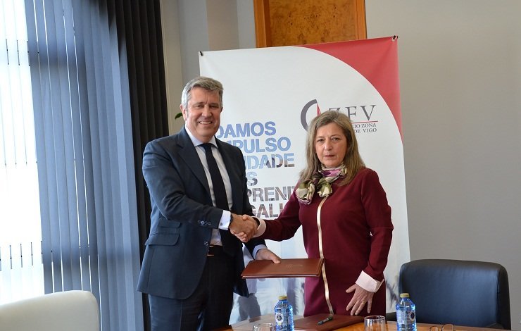Javier Collado y Teresa Pedrosa firmaron los convenios entre Incyde y la Zona Franca de Vigo.