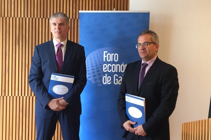 Santiago Lago y Patricio Sánchez presentaron la previsión de crecimiento del PIB gallego realizada por el Foro Económico de Galicia./DUVI.