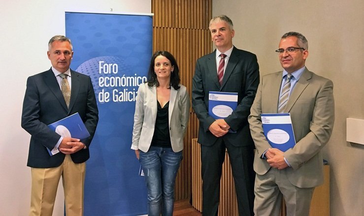 El informe fue presentado por los miembros del Foro Económico de Galicia Francisco Armesto, Sara Fernández, Santiago Lago y Patricio Sánchez.