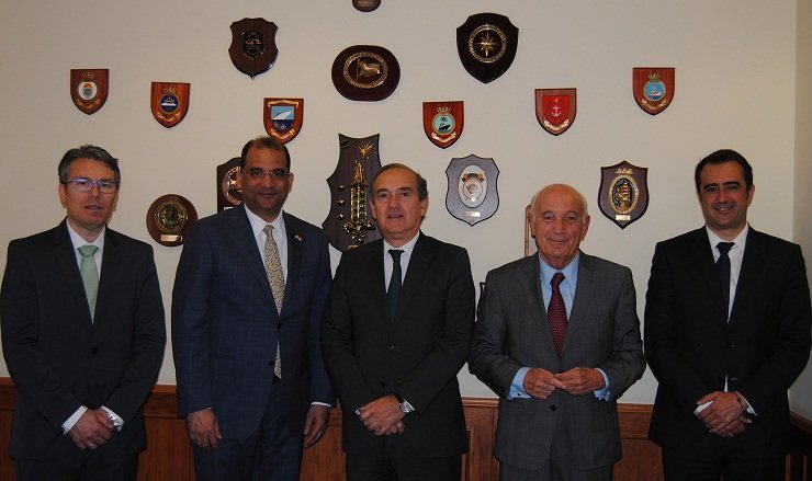 El embajador de República Dominicana en España, junto al presidente del Puerto de A Coruña, el presidente de la CEC y el cónsul honorario en A Coruña.