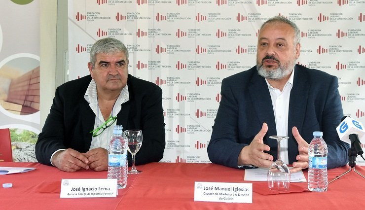 José Ignacio Lema, director de la Axencia Galega de Industria Forestal, y José Manuel Iglesias, presidente del Clúster da Madeira e o Deseño de Galicia.
