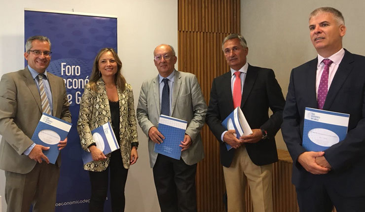 Patricio Sánchez, María Cadaval, Fernando González Laxe, José Francisco Armesto y Santiago Lago presentaron el informe del Foro.