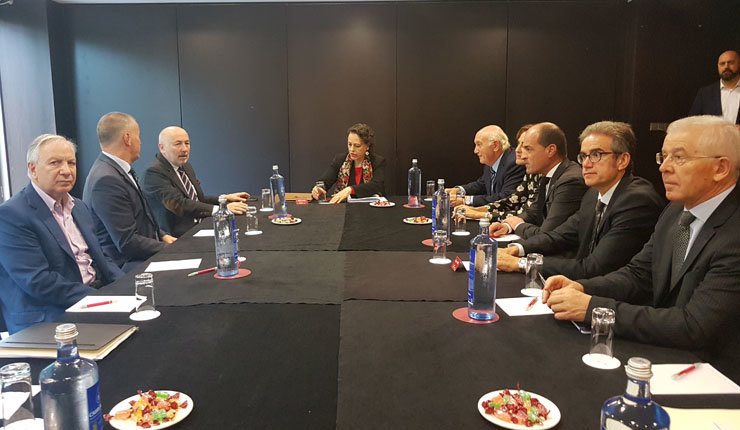 En la reunión con la ministra de Trabajo participaron el delegado del Gobierno en Galicia, representantes de la CEG, CEC; CEL, CEO y CEP, de las cooperativas gallegas y de Mercadona.