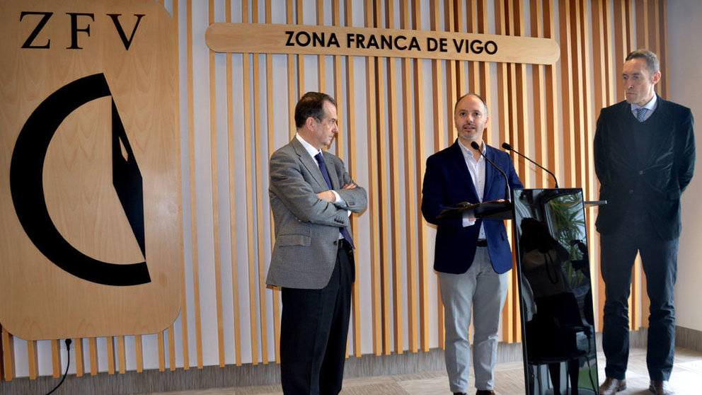 El presidente del Consorcio, Abel Caballero, y el delegado, David Regades, presentaron los finalistas del concurso de arquitectura del World Car Center.
