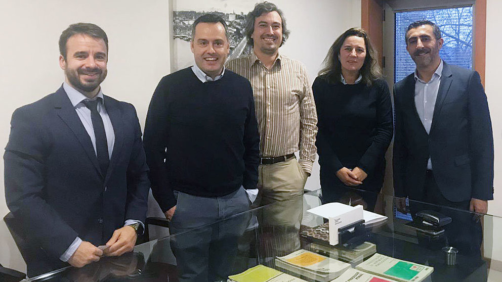 Alejandro Lema, responsable nacional de FarmaQuatrium; Fernando Pais, director General del Grupo Quatrium; Tiago Maia, Maria Graça Paiva y·Bento Dias, del equipo de FarmaQuatrium Portugal.