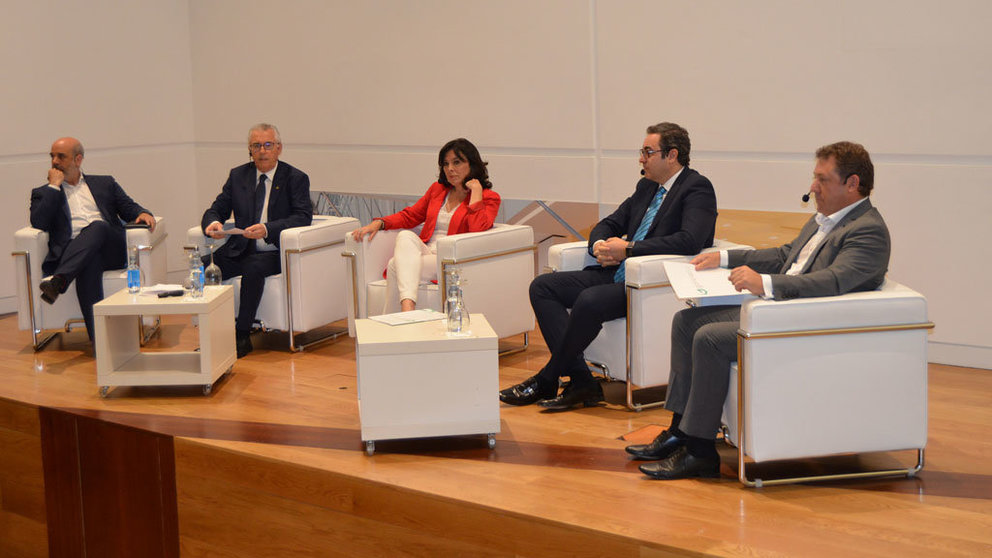 Debate inaugural de GaliciaTIC. Luis Sestelo (INEO), Miguel Merino (Universidad de Vigo), Mar Pereira (AMTEGA), Fernando Vázquez (Imatia) y Ramón Ares (Ozona).