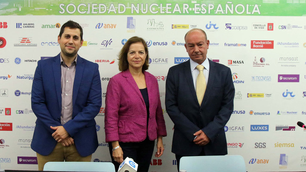 Pablo García, presidente de Jóvenes Nucleares; Matilde Pelegrí, presidenta de Women in Nuclear, y Pedro Ortega, presidente del Comité Organizador de la Reunión Anual.