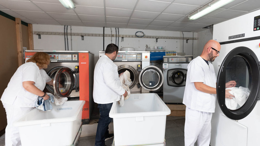 Servilar, centro especial de empleo sin ánimo de lucro creado por la Fundación Lar Pro Salud Mental, ofrece servicios de lavandería y limpieza.