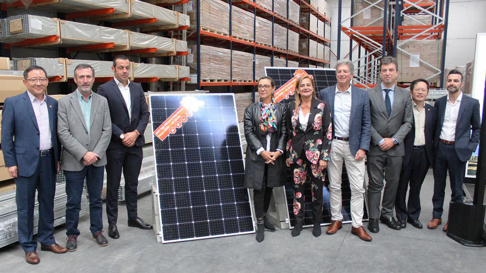 Presentación de la nueva instalación fotovoltaica en la sede de EDF Solar en Barro (Pontevedra).