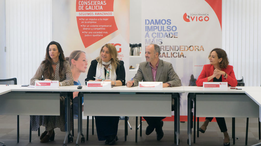 Mesa de trabajo del Programa Mujeres Consejeras de Galicia en la Zona Franca de Vigo.