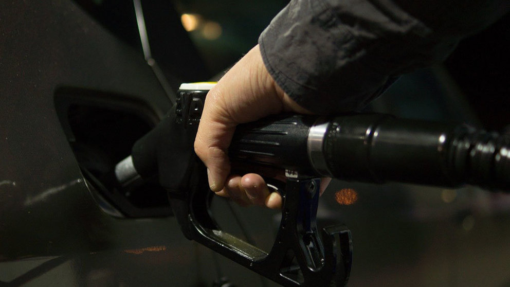 Los precios de la gasolina y el diésel en Galicia son los sextos más caros de España./ Rudy and Peter Skitterians en Pixabay.