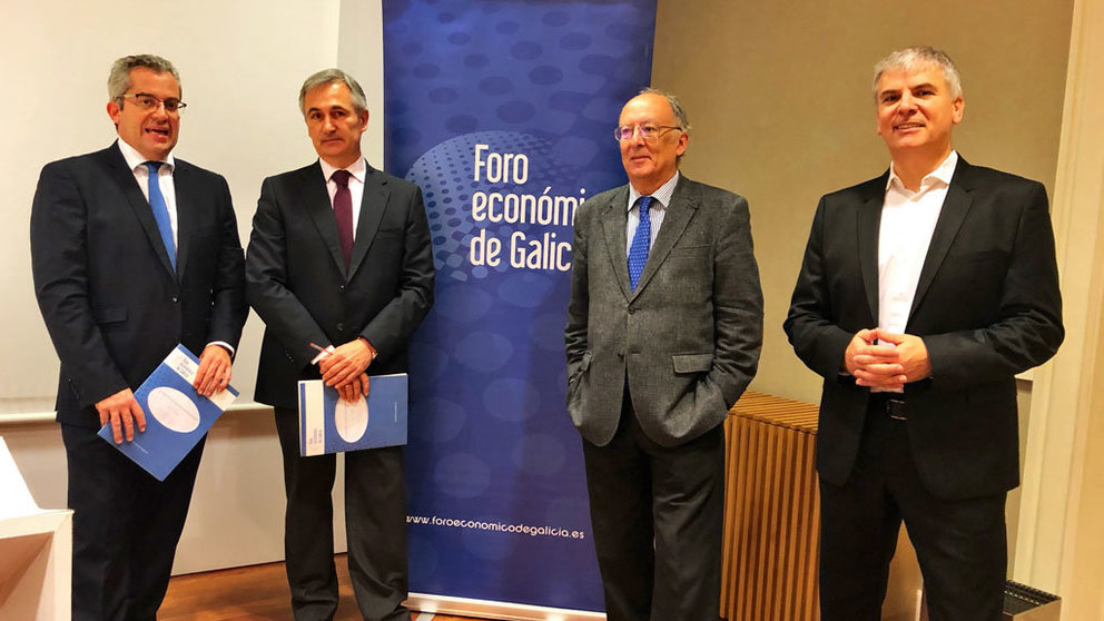 Presentación del IV Informe de Coyuntura por parte de los miembros del Foro Económico de Galicia Patricio Sánchez, José Armesto, Fernando González Laxe y Santiago Lago Peñas.