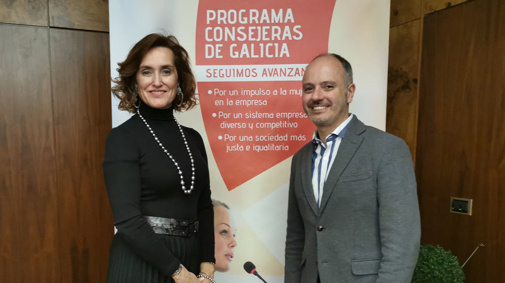 La consejera Laura González-Molero y el delegado de la Zona Franca, David Regades.