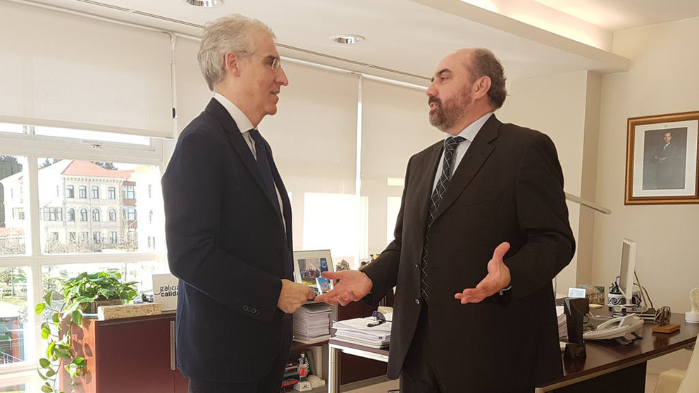 Francisco Conde, conselleiro de Economía, con David Martínez, presidente de AEPA Ourense.