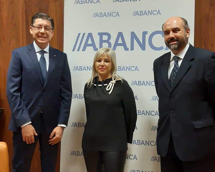 Firma del convenio entre Abanca y AEPA Ourense.