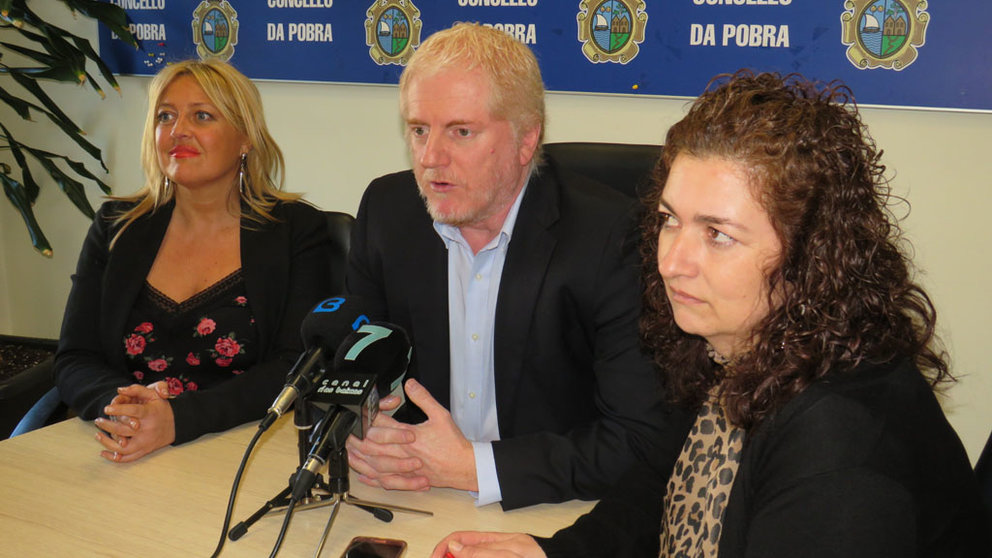 Beatriz Sestayo reuniuse co alcalde da Pobra do Caramiñal Xosé Lois Piñeiro e a concelleira Patricia Lojo.