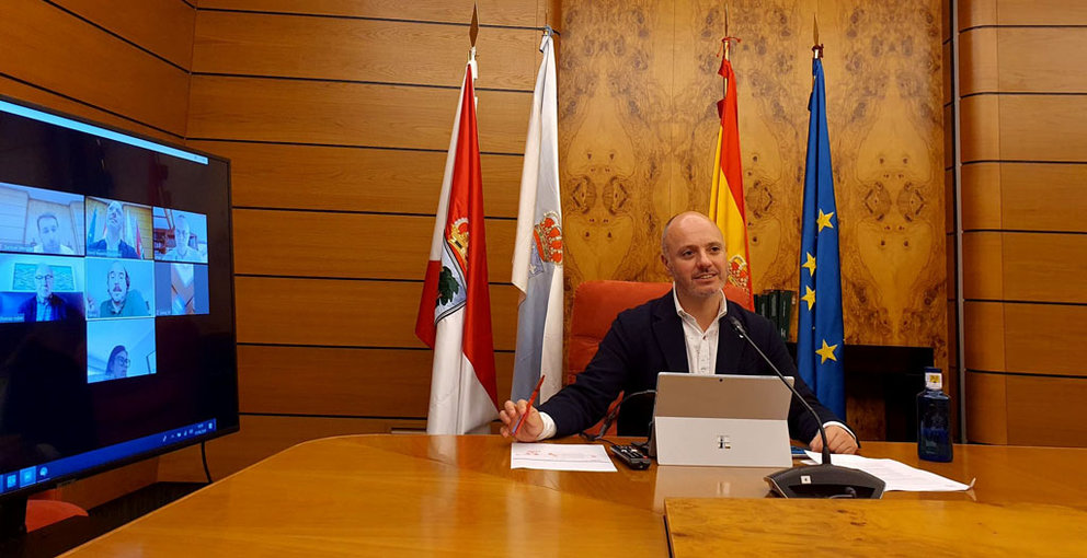 David Regades, delegado de la Zona Franca, durante la reunión del consejo de administración de Vigo Activo.