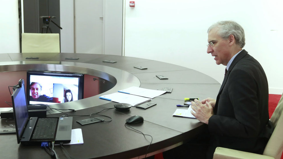 Videoconferencia de Francisco Conde con los responsables de la empresa Arlit.