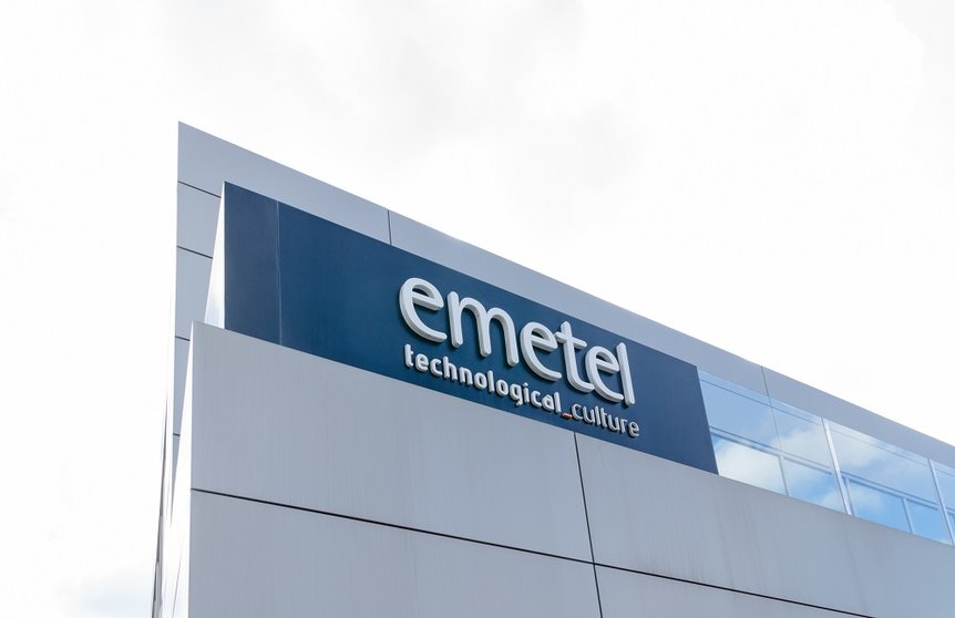 Emetel tiene sede central en Oleiros (A Coruña).