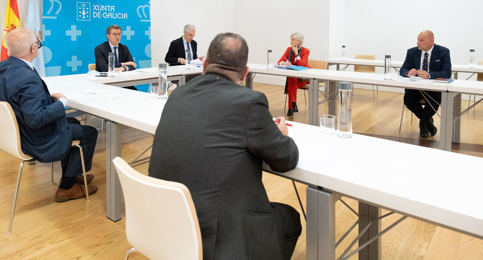 Reunión de la mesa del autónomo con la aistencia del presidente de la Xunta y representantes de APE Galicia, ATA Galicia y .D.CABEZÓN.
