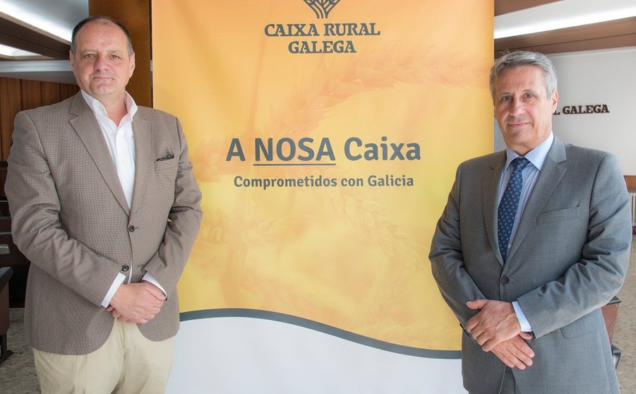 O director de Caixa Rural Galega, Jesús Méndez, e o presidente, Manuel Varela.