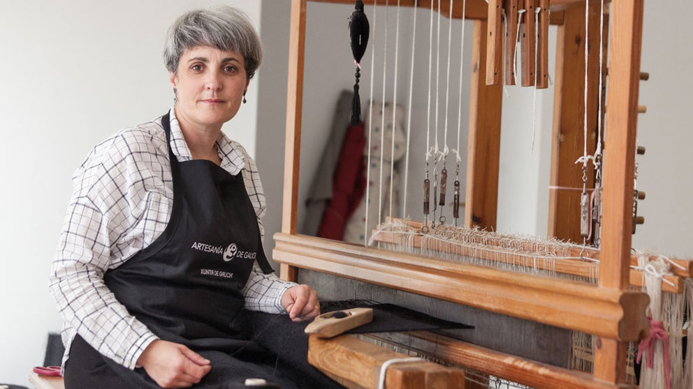 Inés Rodríguez, propietaria do obradoiro RiR& Co Diseño Textil Artesano de Allariz.