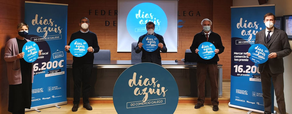 Sorteo de los vales regalo de la campaña "Días Azuis" en la sede de la Federación Galega de Comercio.