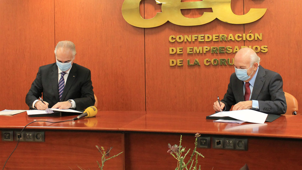 El de Abanca, Lino Comesaña, y el presidente de la CEC, Antonio Fontenla.