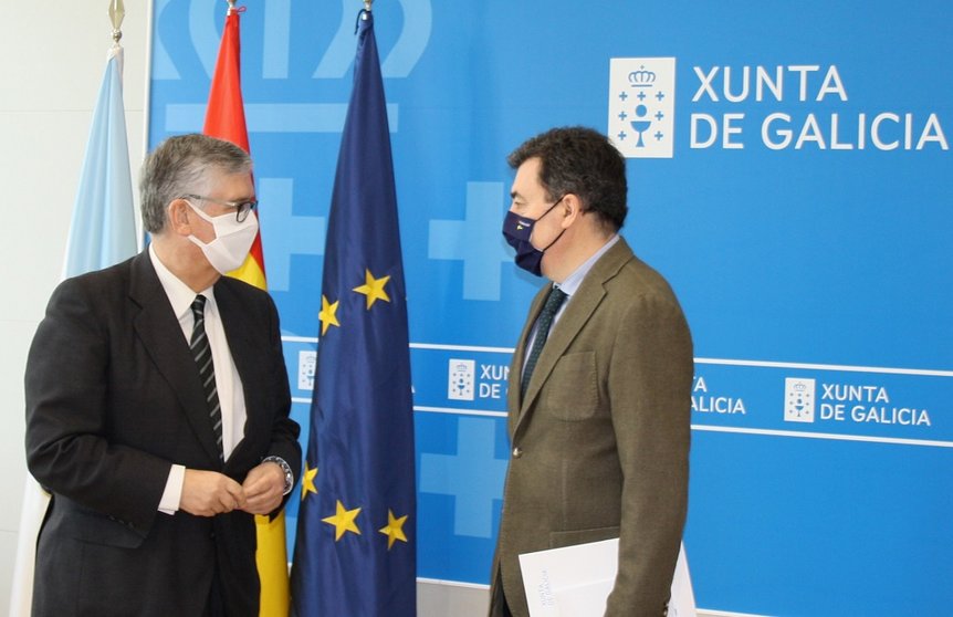 El presidente de la CEG, Juan Manuel Vieites, y el conselleiro de Cultura, Educación e Universidade, Román Rodríguez.