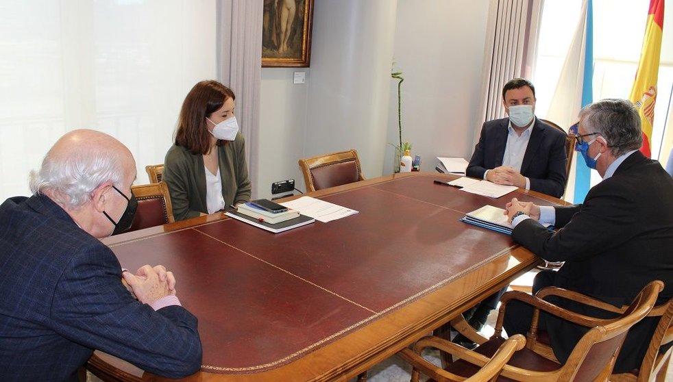 El presidente de la CEG estuvo acompañado por el presidente de la patronal coruñesa en su encuentro con el presidente de la Diputación de A Coruña.