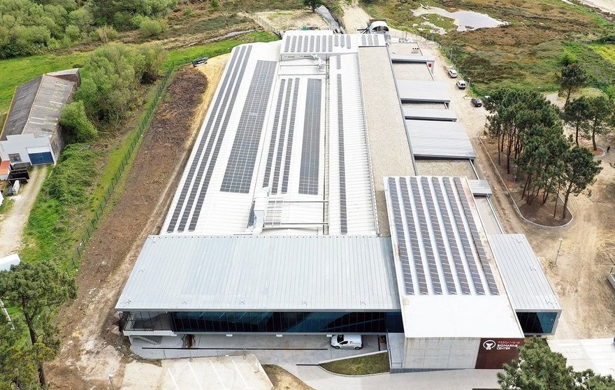 Paneles fotovoltaicos en el Biomarine Center que Nueva Pescanova tiene en O Grove.