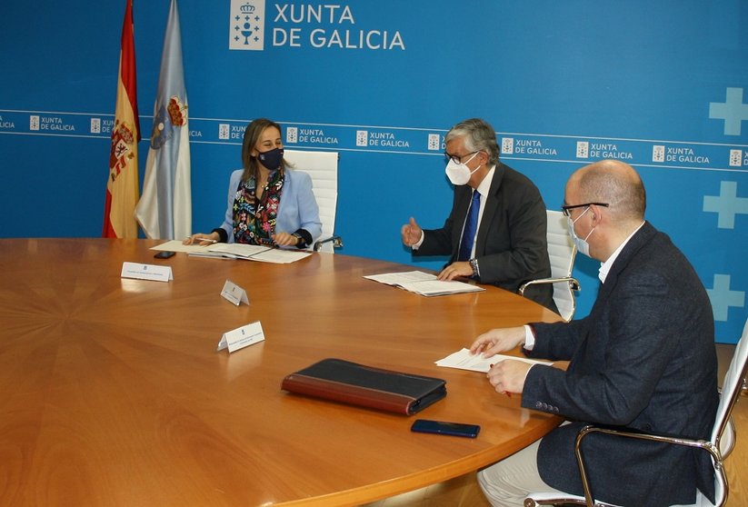 Reunión entre la conselleira Ethel Vázquez y el presidente de la patronal gallega Juan Manuel Vieites.
