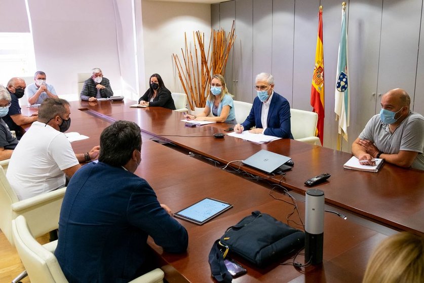 Reunión del grupo de trabajo local de As Pontes, en la que participó el vicepresidente segundo de la Xunta, Francisco Conde.