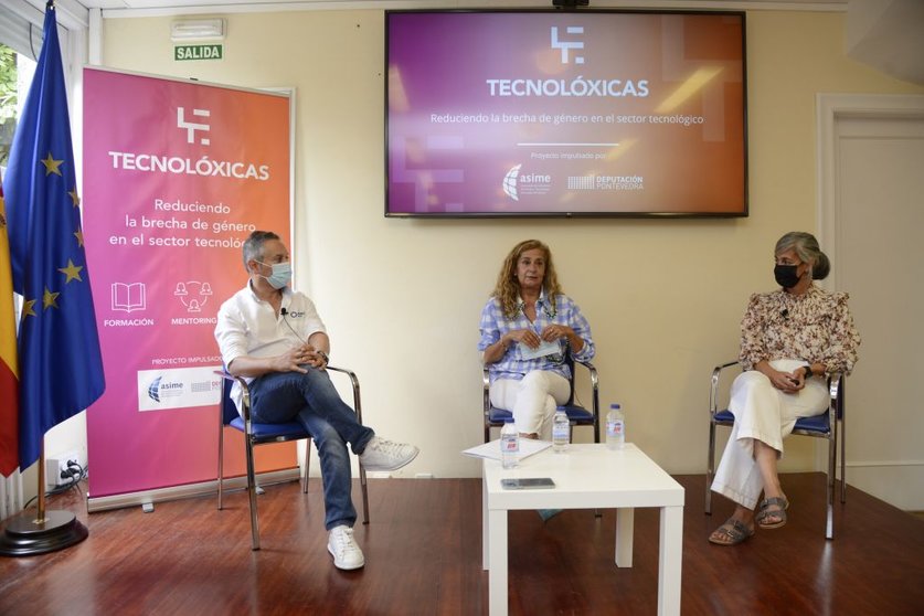 Enrique Mallón, Carmela Silva y Lorena Rosende presentaron el proyecto "Tecnolóxicas".