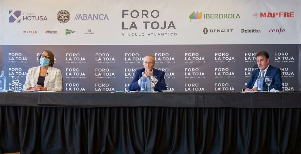 Carmen Martínez Castro, Josep Piqué y Amancio López Seijas presentaron el III Foro La Toja.
