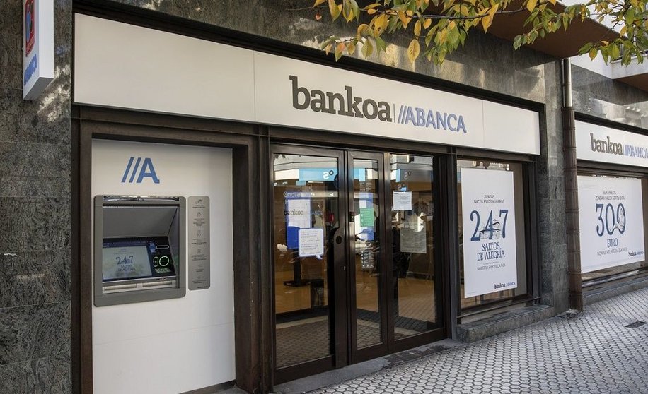 Las oficinas de Abanca en Navarra y País Vasco operarán bajo la marca Bankoa Abanca.