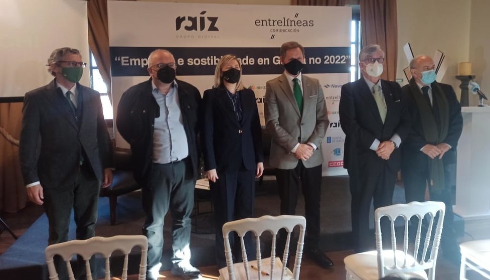 Participantes en la joranda "Empleo y sostenibilidad en Galicia en 2022", celebrada en Santiago.