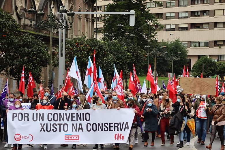 Protesta en Vigo del sector de la conserva en demanda de un convenio "xusto"./CIG