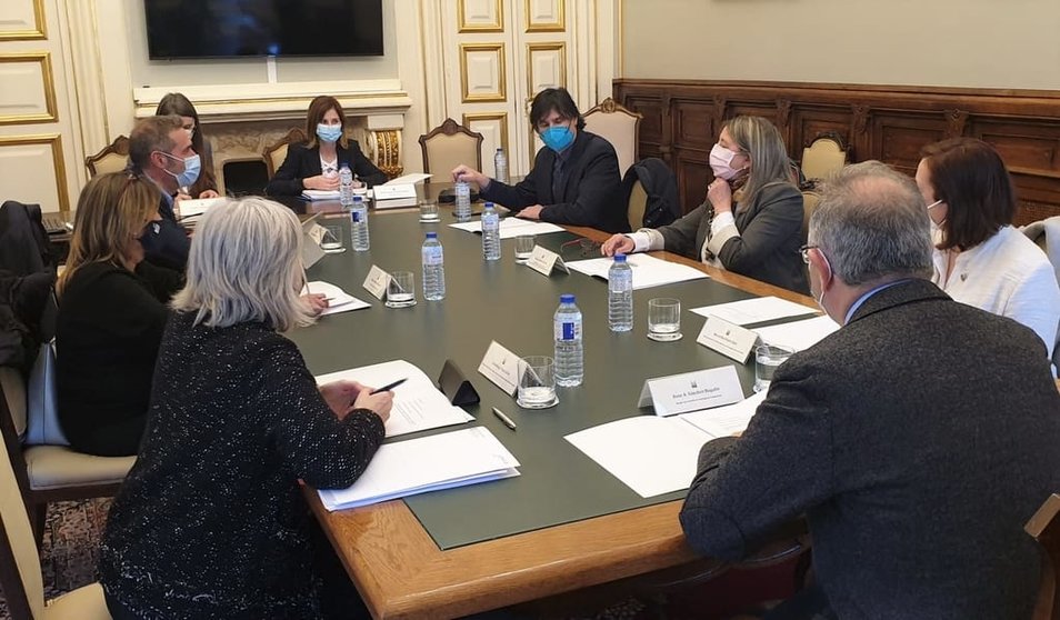 La comisión organizadora de “Compostela, capital de la Economía Social” celebró su primera reunión en Santiago.