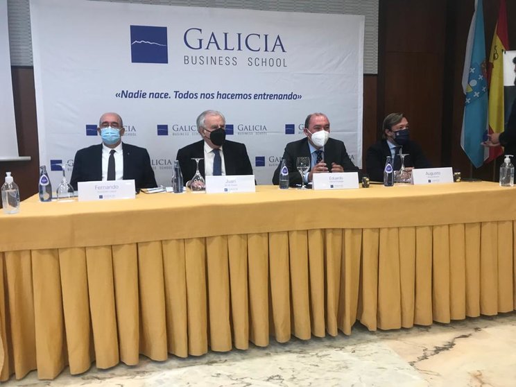 Un momento de la clausura del programa formativo de Galicia Business School promovido por Acruaga.