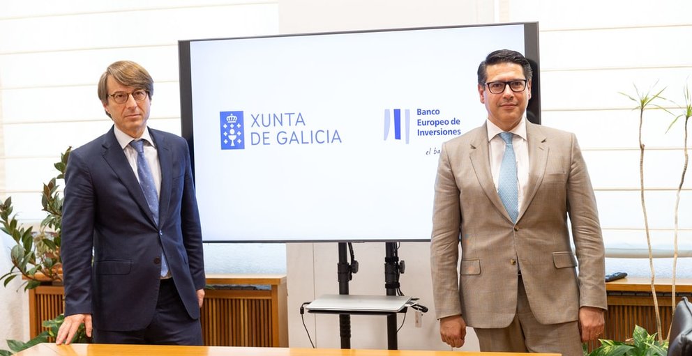 l conselleiro de Hacienda y Administración Pública en funciones, Miguel Corgos, y el vicepresidente del Banco Europeo de Inversiones, Ricardo Mourinho./XOAN CRESPO.