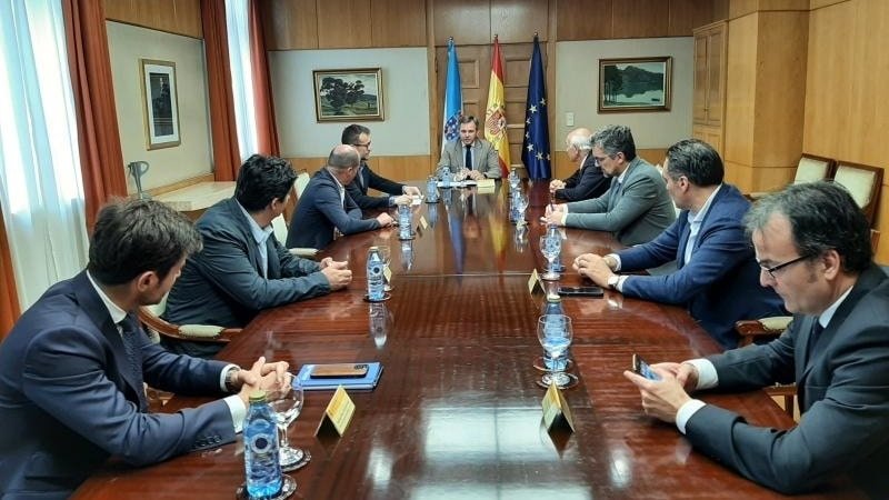 Reunión del delegado del Gobierno en Galicia con representantes del sector transporte y logístico y de las patronales de A Coruña y Lugo.
