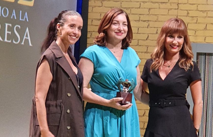 Carmen Lence (centro) recibió el Premio Empresa Solidaria en la gala de ONCE celebrada en A Coruña.