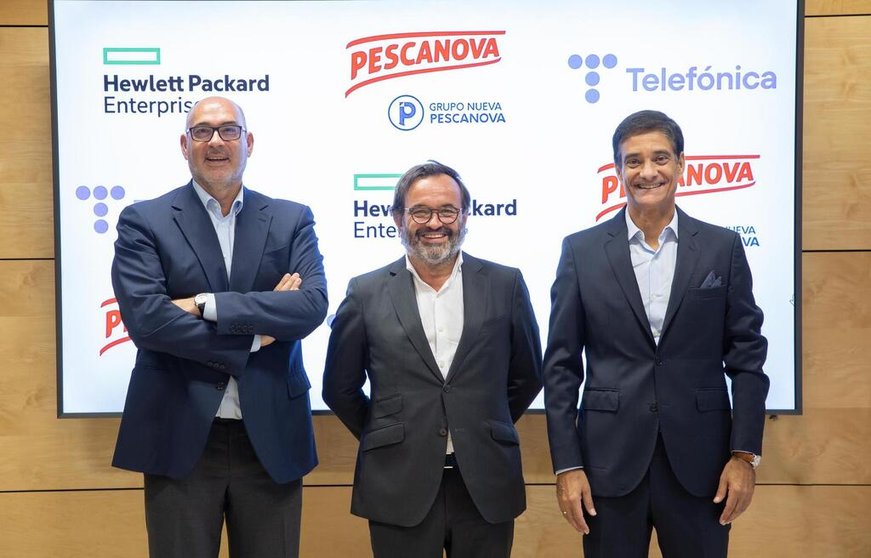 e izquierda a derecha, Emilio Gayo, presidente de Telefónica España, Ignacio González, CEO del Grupo Nueva Pescanova, y José María de la Torre, presidente de HPE en el sur de Europa.
