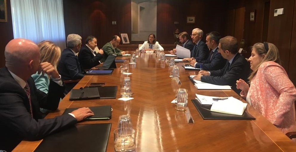 Reunión de representantes de Stellantis y los gobiernos de Galicia, Aragón y Madrid con la ministra de Industria, Comercio y Turismo./TWITTER MINCOTUR.