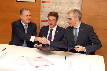 El presidente de la Xunta firma con la Fundación Barrié la creación del Fondo autonómico de prueba de concepto./C.P.