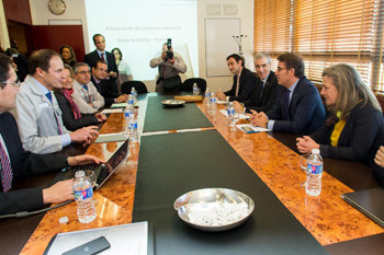 Reunión de trabajo del presidente de la Xunta y el conselleiro de Economía con directivos de PSA Peugeot Citroën Vigo./X.C.