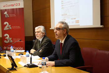 El vicepresidente de la Diputación de Ourense, Rosendo Fernández, junto al presidente de la Federación de empresas inmobiliarias de Galicia, Benito Iglesias./CEO.