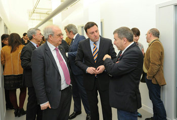 Jesús Asorey, Valentín González y Manuel Ruiz, en la inauguración del vivero de empresas de Ribeira.