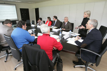 El conselleiro de Economía con representantes del cooperativismo.